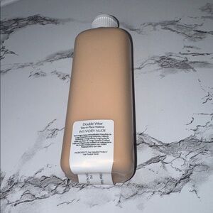 Estée Lauder Double Wear Foundation: 1N1 Ivory Nude
Never used
100% authentic